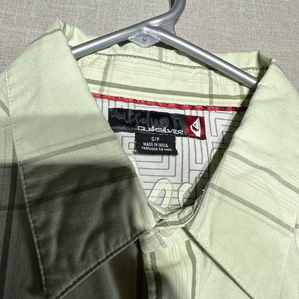 Quiksilver Men’s Shirt Small Button Up Green Short Sleeve Plaid Party - Picture 2 of 13